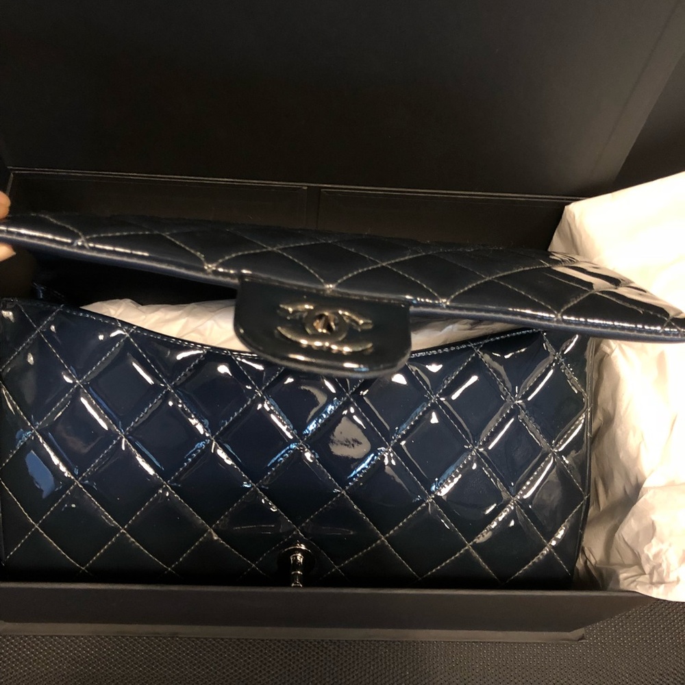 Authentic Chanel shoulder bag/clutch